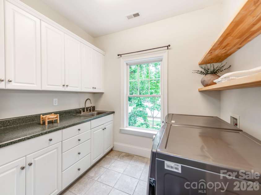 2907 Park Road, Charlotte, NC 28209.  MLS# CAR4390579, YatesRealty ID 30860. 