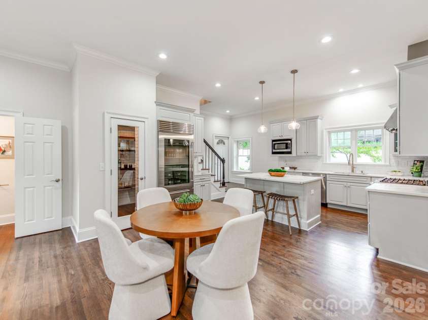 2907 Park Road, Charlotte, NC 28209.  MLS# CAR4390579, YatesRealty ID 30860. Breakfast Area