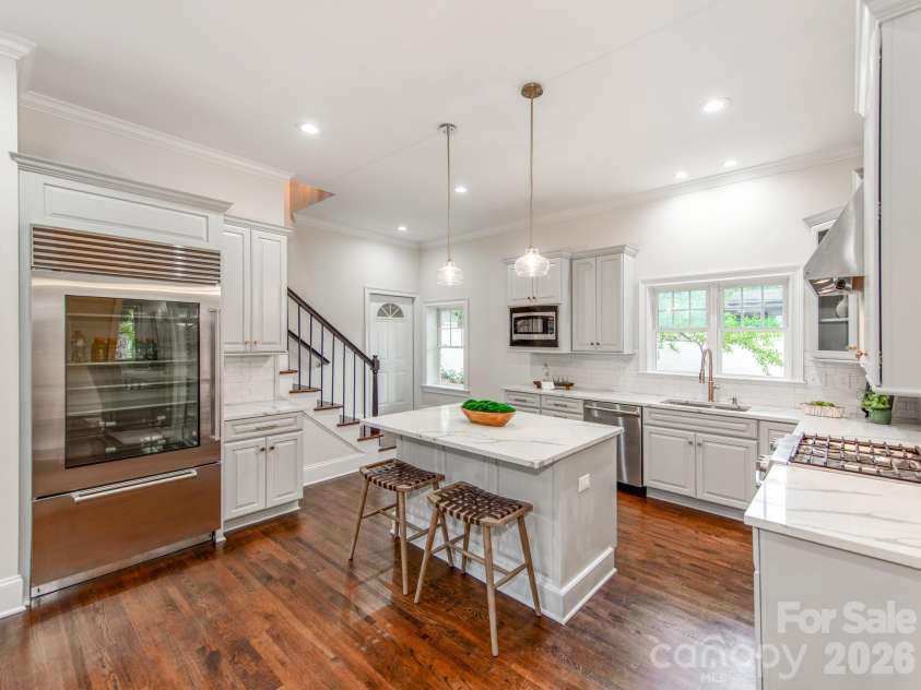 2907 Park Road, Charlotte, NC 28209.  MLS# CAR4390579, YatesRealty ID 30860. Kitchen