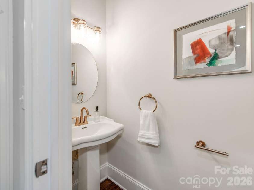 2907 Park Road, Charlotte, NC 28209.  MLS# CAR4390579, YatesRealty ID 30860. Powder Room on Main