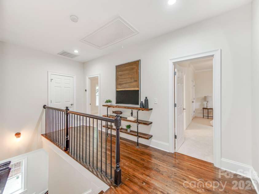 2907 Park Road, Charlotte, NC 28209.  MLS# CAR4390579, YatesRealty ID 30860. Upstairs