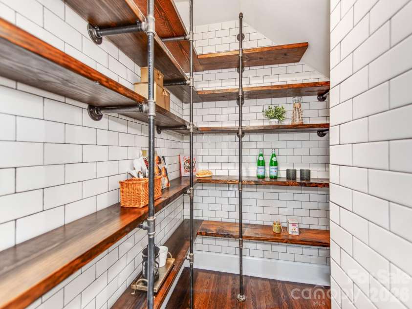 2907 Park Road, Charlotte, NC 28209.  MLS# CAR4390579, YatesRealty ID 30860. Walk in Pantry