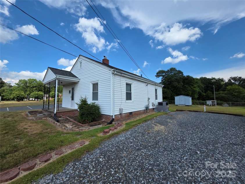 906 Linwood Road, Gastonia, NC 28052.  MLS# CAR4288454, YatesRealty ID 30861. 