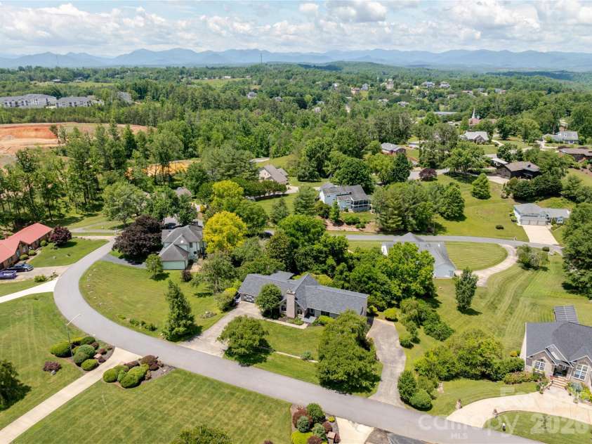 8 Scenic View Drive, Weaverville, NC 28787.  MLS# CAR4378316, YatesRealty ID 30862. 