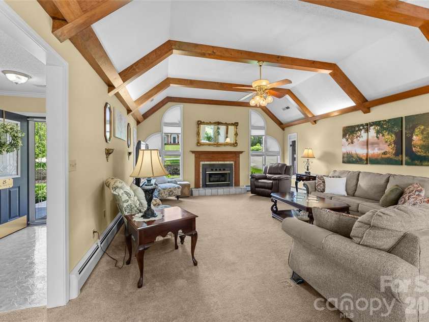 8 Scenic View Drive, Weaverville, NC 28787.  MLS# CAR4378316, YatesRealty ID 30862. 
