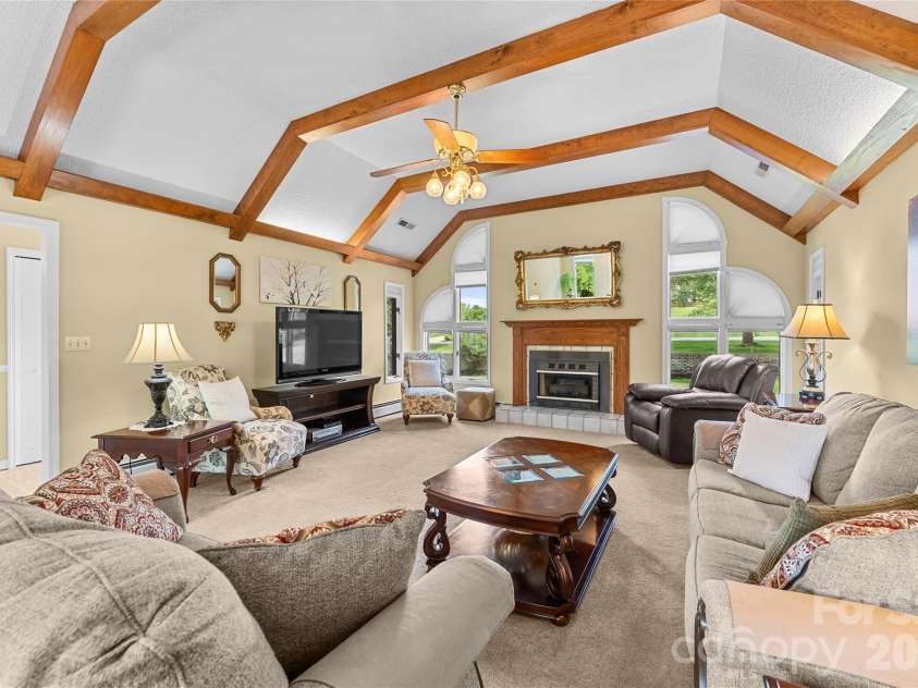 8 Scenic View Drive, Weaverville, NC 28787.  MLS# CAR4378316, YatesRealty ID 30862. 