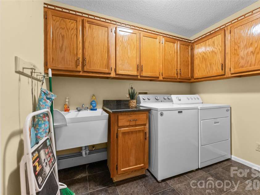 8 Scenic View Drive, Weaverville, NC 28787.  MLS# CAR4378316, YatesRealty ID 30862. 