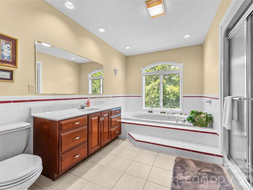 8 Scenic View Drive, Weaverville, NC 28787.  MLS# CAR4378316, YatesRealty ID 30862. 