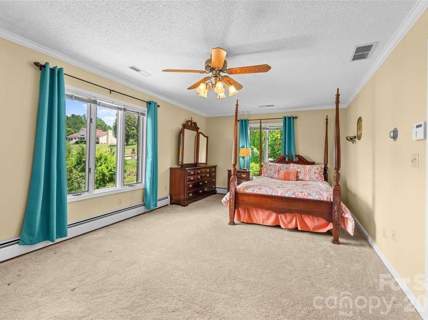 8 Scenic View Drive, Weaverville, NC 28787.  MLS# CAR4378316, YatesRealty ID 30862. 