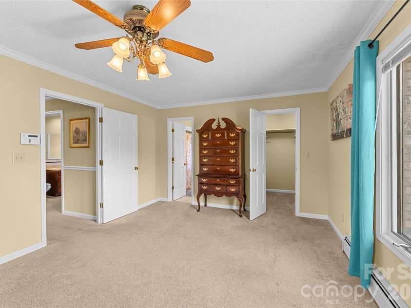 8 Scenic View Drive, Weaverville, NC 28787.  MLS# CAR4378316, YatesRealty ID 30862. 