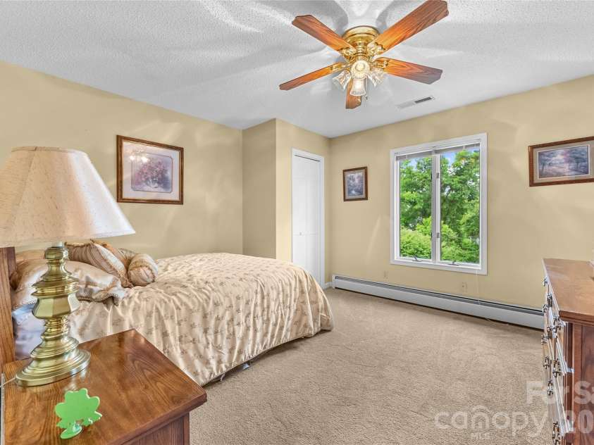 8 Scenic View Drive, Weaverville, NC 28787.  MLS# CAR4378316, YatesRealty ID 30862. 