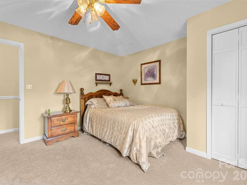 8 Scenic View Drive, Weaverville, NC 28787.  MLS# CAR4378316, YatesRealty ID 30862. 