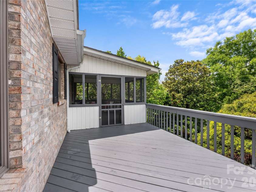 8 Scenic View Drive, Weaverville, NC 28787.  MLS# CAR4378316, YatesRealty ID 30862. 