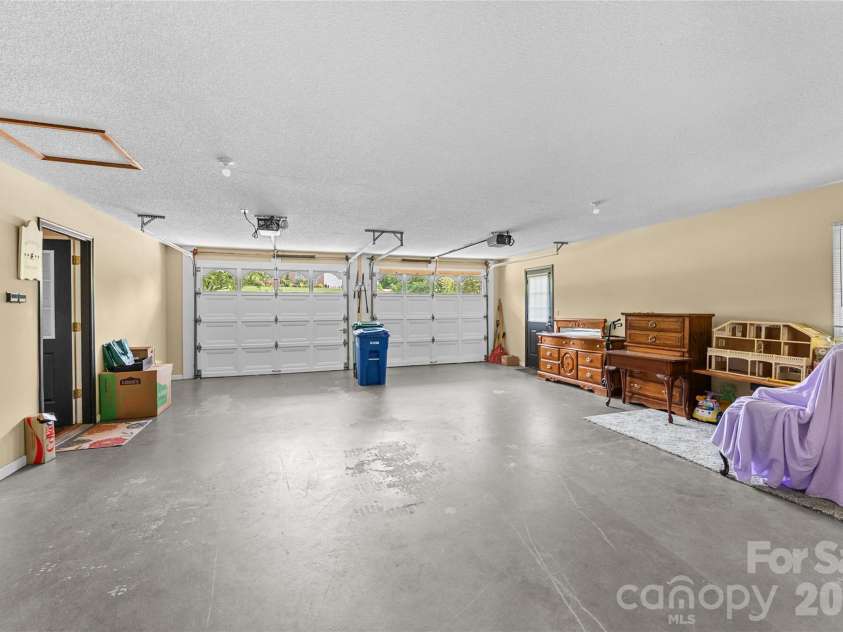 8 Scenic View Drive, Weaverville, NC 28787.  MLS# CAR4378316, YatesRealty ID 30862. Main level garage