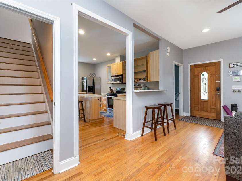 501 Mercury Street, Charlotte, NC 28205.  MLS# CAR4271317, YatesRealty ID 30863. 