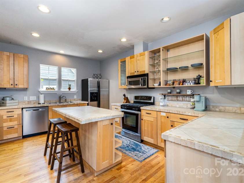 501 Mercury Street, Charlotte, NC 28205.  MLS# CAR4271317, YatesRealty ID 30863. 