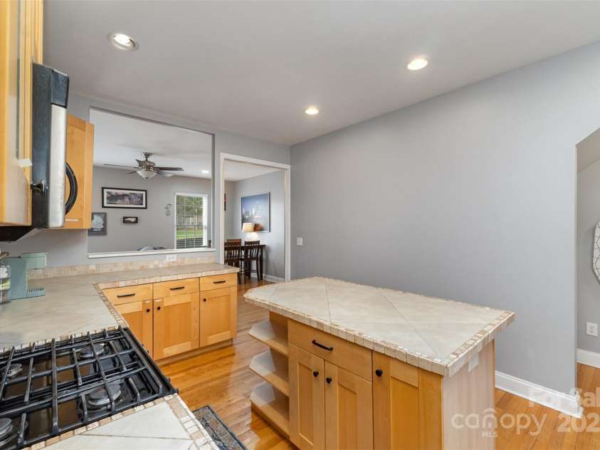 501 Mercury Street, Charlotte, NC 28205.  MLS# CAR4271317, YatesRealty ID 30863. 