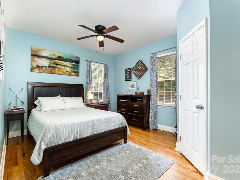 501 Mercury Street, Charlotte, NC 28205.  MLS# CAR4271317, YatesRealty ID 30863. 