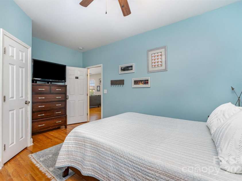 501 Mercury Street, Charlotte, NC 28205.  MLS# CAR4271317, YatesRealty ID 30863. 