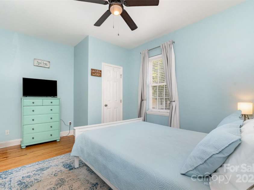 501 Mercury Street, Charlotte, NC 28205.  MLS# CAR4271317, YatesRealty ID 30863. 