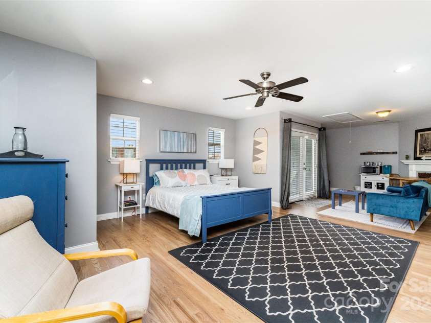 501 Mercury Street, Charlotte, NC 28205.  MLS# CAR4271317, YatesRealty ID 30863. 