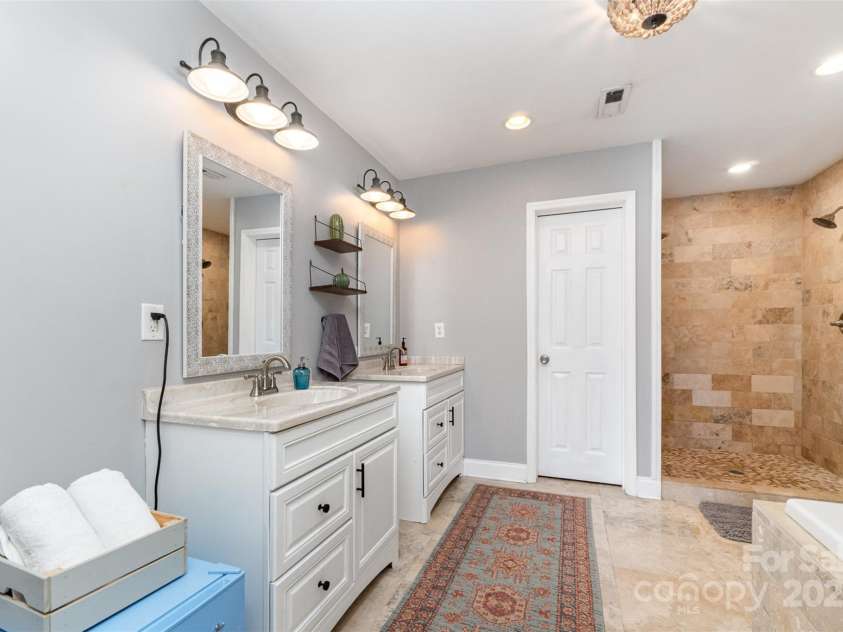 501 Mercury Street, Charlotte, NC 28205.  MLS# CAR4271317, YatesRealty ID 30863. 