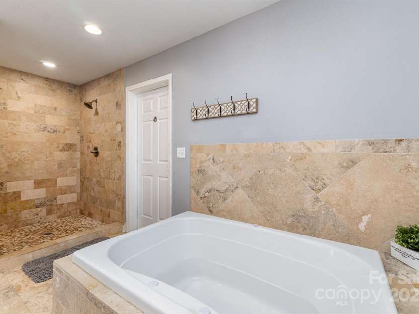 501 Mercury Street, Charlotte, NC 28205.  MLS# CAR4271317, YatesRealty ID 30863. 