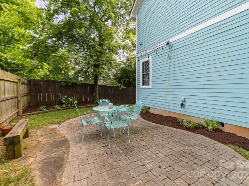 501 Mercury Street, Charlotte, NC 28205.  MLS# CAR4271317, YatesRealty ID 30863. 