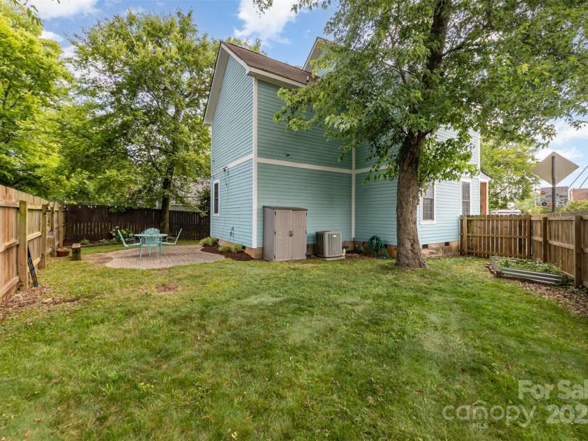 501 Mercury Street, Charlotte, NC 28205.  MLS# CAR4271317, YatesRealty ID 30863. 