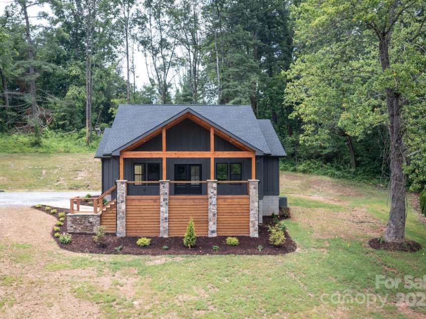 82 Lillycrop Lane, Hendersonville, NC 28792.  MLS# CAR4273359, YatesRealty ID 30864. A tasteful blend of rock and wood give this house an organic modern feel