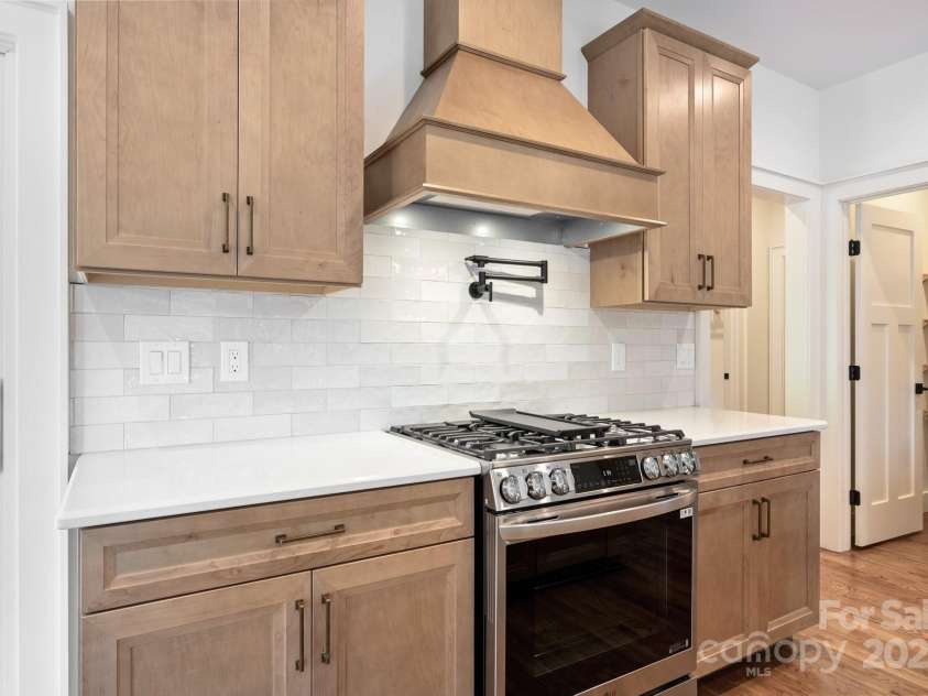 82 Lillycrop Lane, Hendersonville, NC 28792.  MLS# CAR4273359, YatesRealty ID 30864. Delightful backsplash with pot filler for added convenience