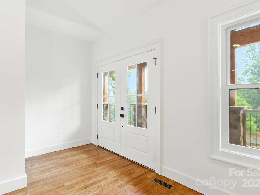 82 Lillycrop Lane, Hendersonville, NC 28792.  MLS# CAR4273359, YatesRealty ID 30864. Front entryway