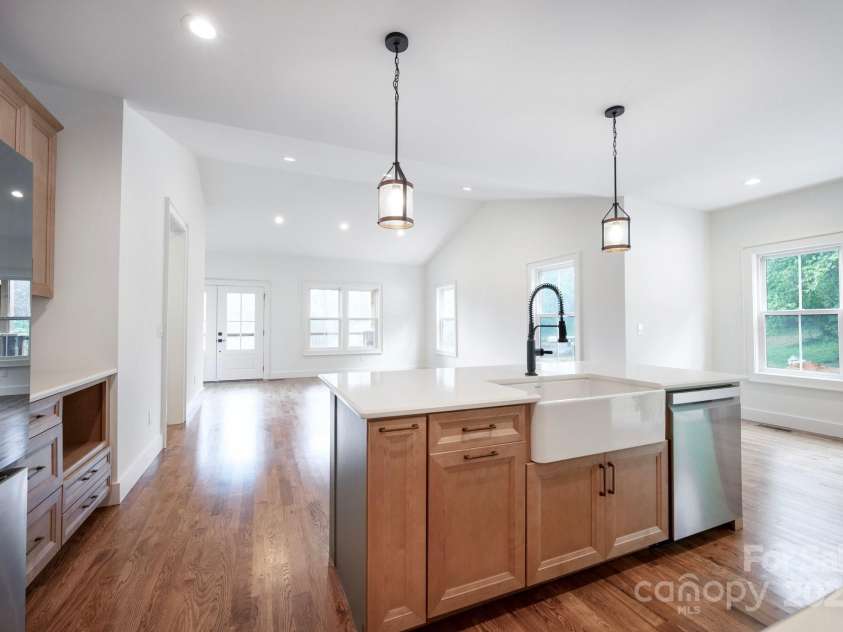 82 Lillycrop Lane, Hendersonville, NC 28792.  MLS# CAR4273359, YatesRealty ID 30864. Functional island includes beautiful farm house sink