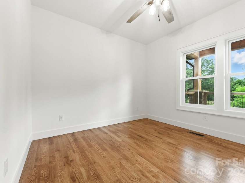 82 Lillycrop Lane, Hendersonville, NC 28792.  MLS# CAR4273359, YatesRealty ID 30864. Large front bedroom