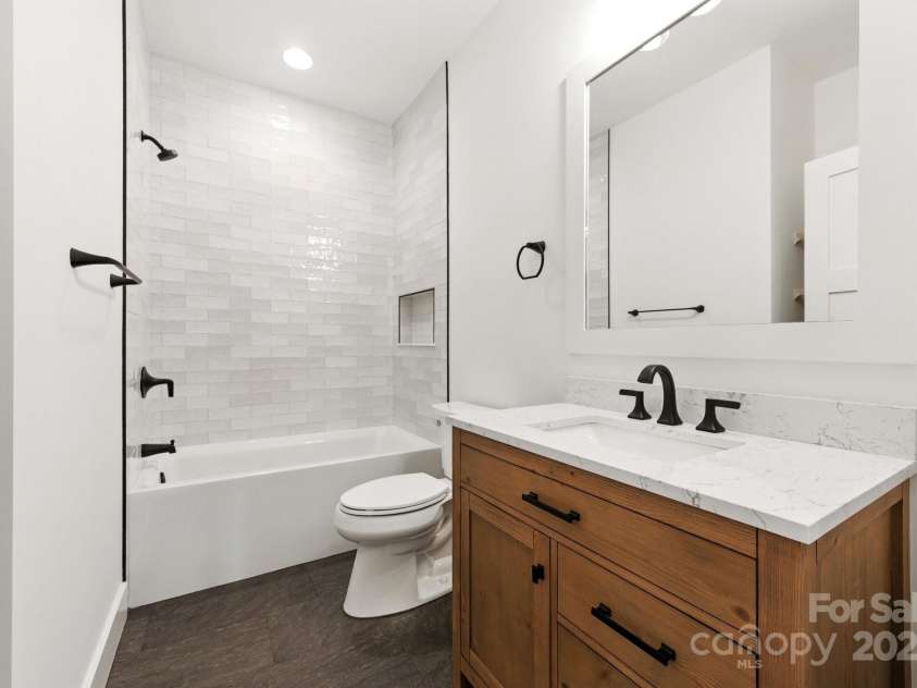 82 Lillycrop Lane, Hendersonville, NC 28792.  MLS# CAR4273359, YatesRealty ID 30864. Modern main bathroom with soaking tub