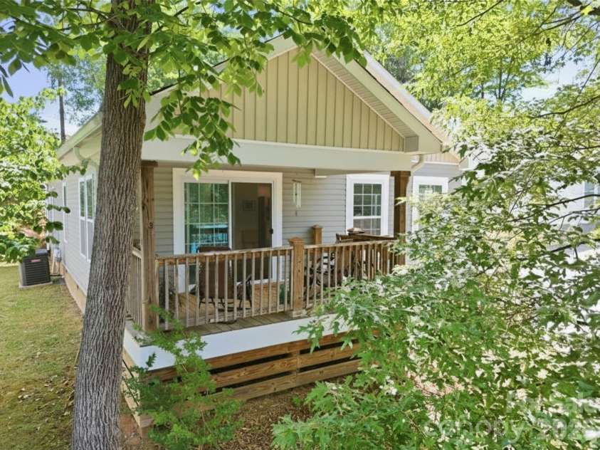 253 Brooklyn Lane, Asheville, NC 28803.  MLS# CAR4384481, YatesRealty ID 30866. 