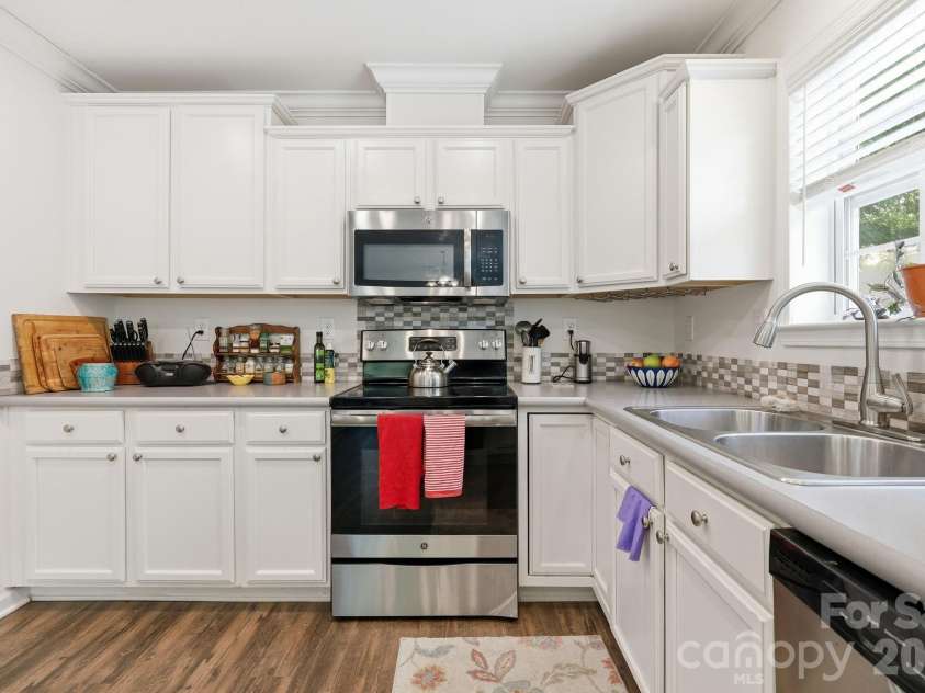 253 Brooklyn Lane, Asheville, NC 28803.  MLS# CAR4384481, YatesRealty ID 30866. 