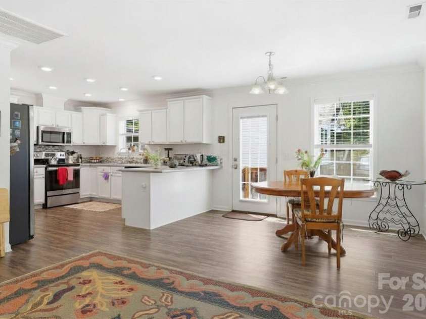 253 Brooklyn Lane, Asheville, NC 28803.  MLS# CAR4384481, YatesRealty ID 30866. 