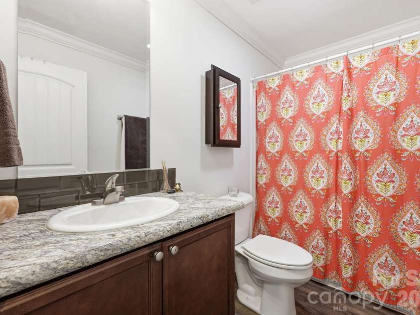 253 Brooklyn Lane, Asheville, NC 28803.  MLS# CAR4384481, YatesRealty ID 30866. Hall Full Bathroom