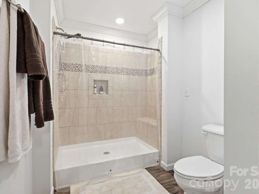 253 Brooklyn Lane, Asheville, NC 28803.  MLS# CAR4384481, YatesRealty ID 30866. Primary Bathroom