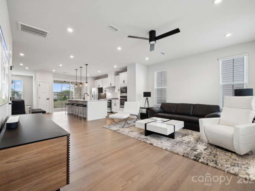 9823 Oaklawn Boulevard, Huntersville, NC 28078.  MLS# CAR4251168, YatesRealty ID 30866. 