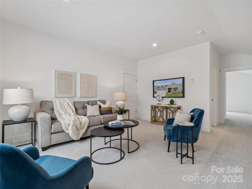 5343 Mint Harbor Way, Charlotte, NC 28269.  MLS# CAR4288565, YatesRealty ID 30867. Loft