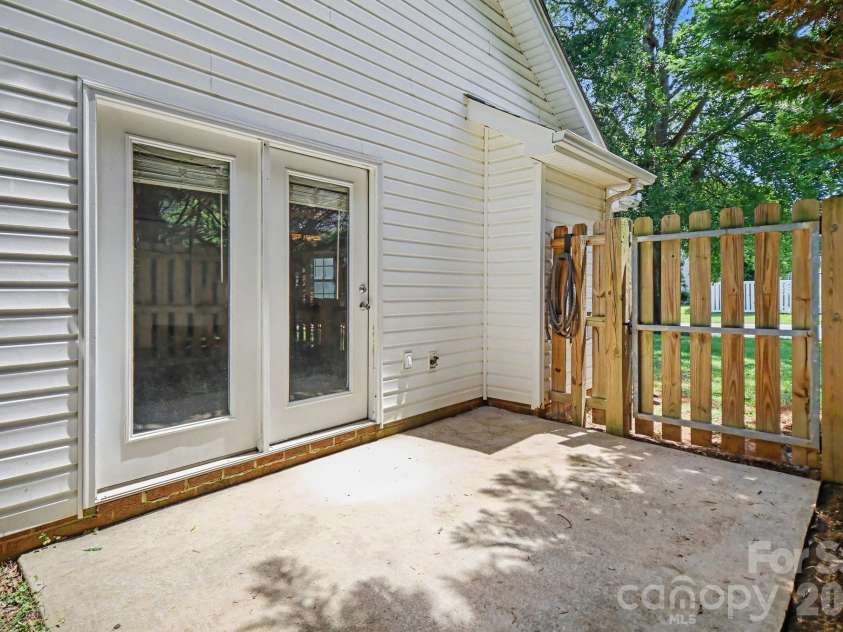 132 Brookhollow Drive, Mount Holly, NC 28120.  MLS# CAR4392675, YatesRealty ID 30868. 