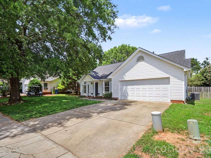 132 Brookhollow Drive, Mount Holly, NC 28120.  MLS# CAR4392675, YatesRealty ID 30868. 
