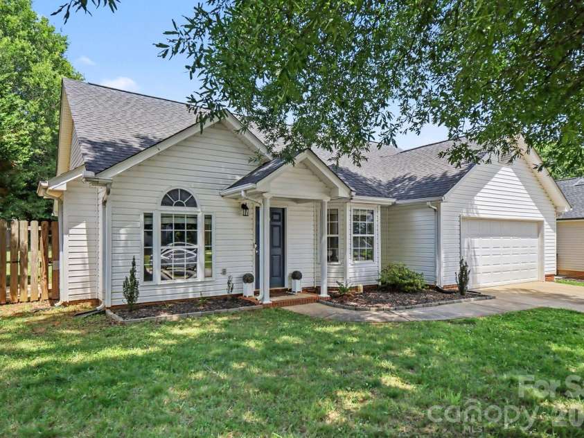 132 Brookhollow Drive, Mount Holly, NC 28120.  MLS# CAR4392675, YatesRealty ID 30868. 
