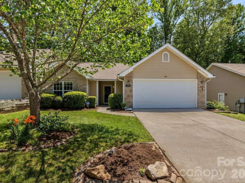 308 Wiltshire Circle, Fletcher, NC 28732.  MLS# CAR4389332, YatesRealty ID 30869. 308 Wiltshire Circle