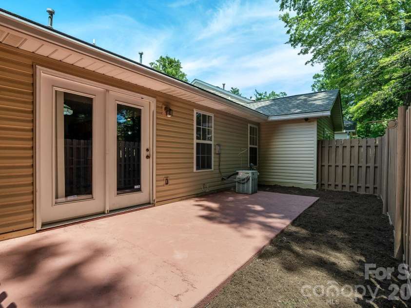 308 Wiltshire Circle, Fletcher, NC 28732.  MLS# CAR4389332, YatesRealty ID 30869. Fenced, private patio.