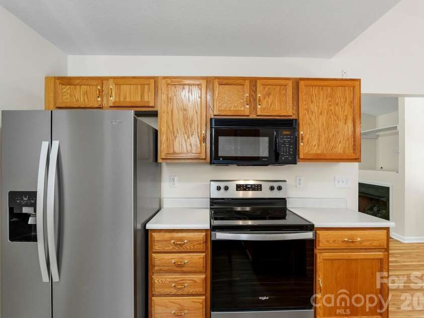 308 Wiltshire Circle, Fletcher, NC 28732.  MLS# CAR4389332, YatesRealty ID 30869. Kitchen appliances include refrigerator, electric range, microwave and dishwasher.