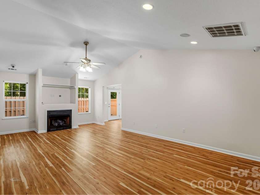 308 Wiltshire Circle, Fletcher, NC 28732.  MLS# CAR4389332, YatesRealty ID 30869. Large living room