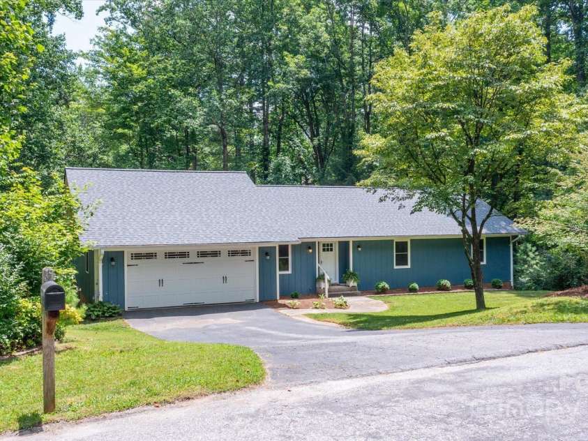 104 Britton Avenue, Hendersonville, NC 28791.  MLS# CAR4273610, YatesRealty ID 3087. 